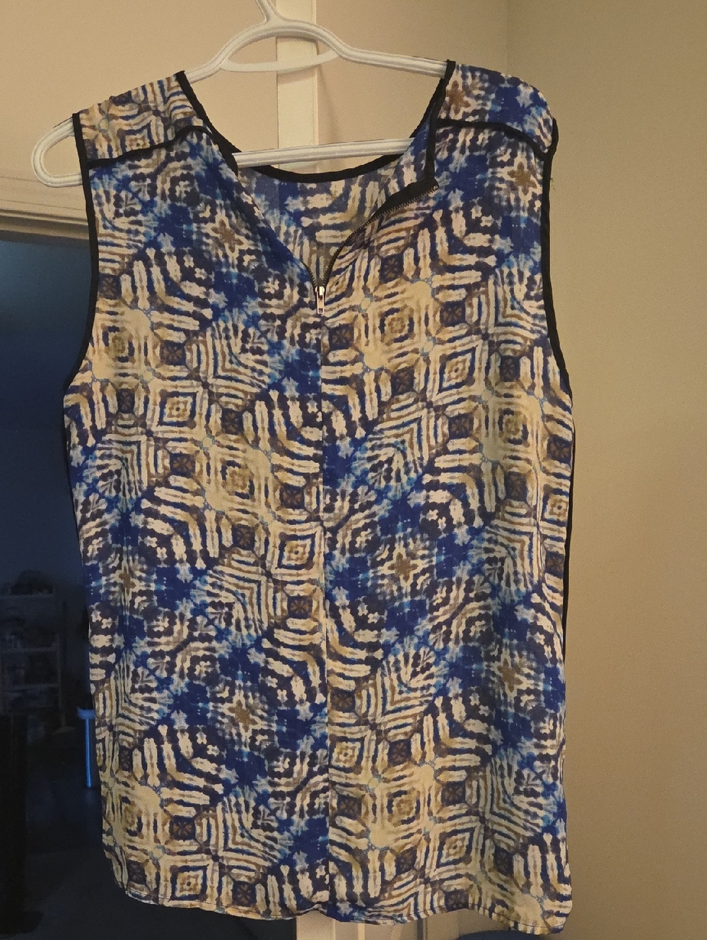 Forever 21 Blue & Cream Geometric Print Sleeveless Camisole